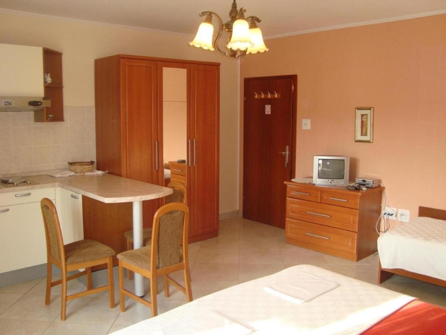 Apartment Marie Omišalj Exterior foto